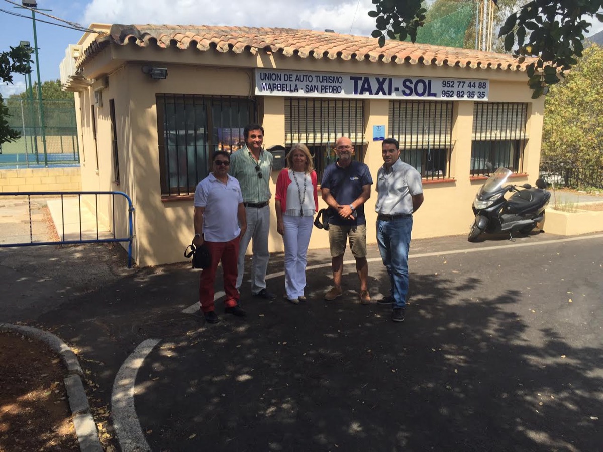Ángeles Muñoz recoge las necesidades del sector del Taxi para elevarlas al pleno