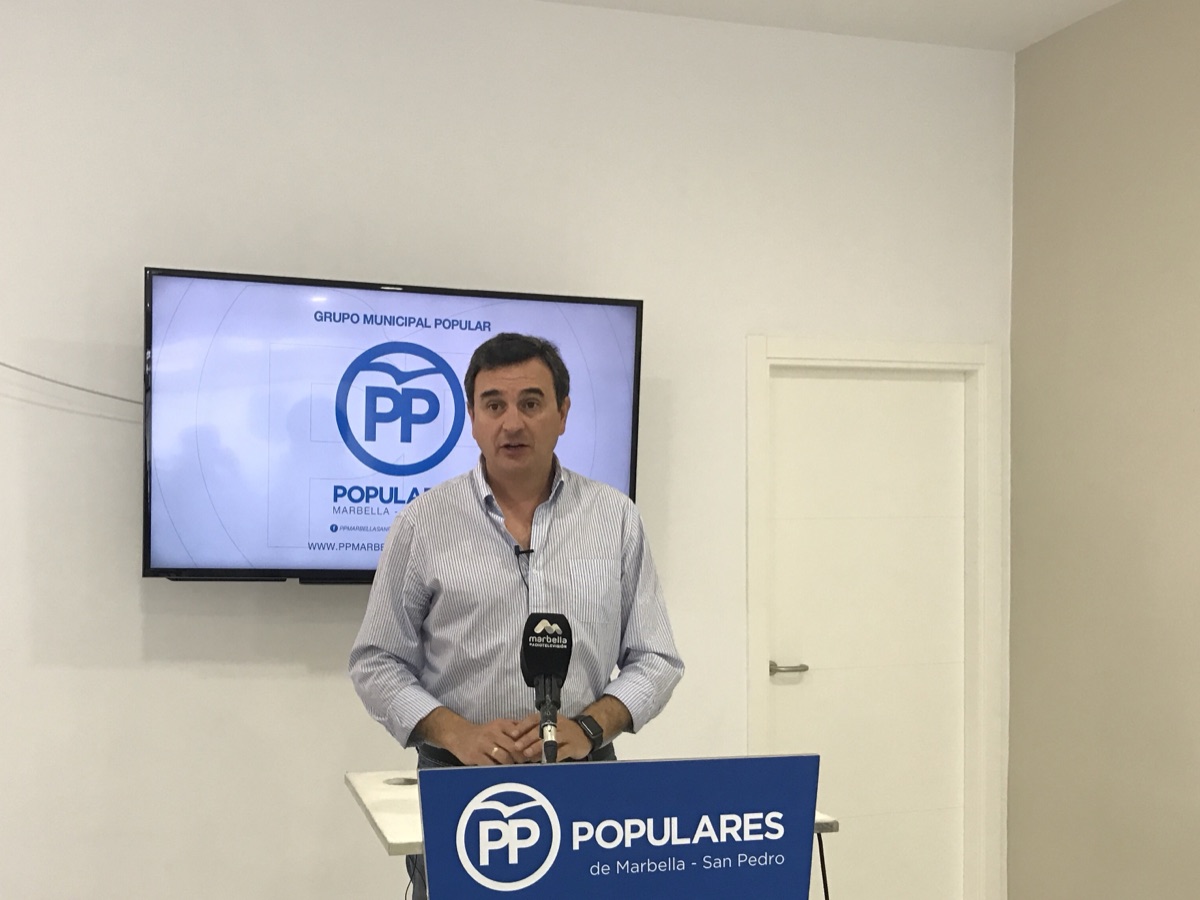 El PP reclama al tripartito que oiga a los vecinos y cambie la ubicación de las islas ecológicas de la plaza de la Divina Pastora