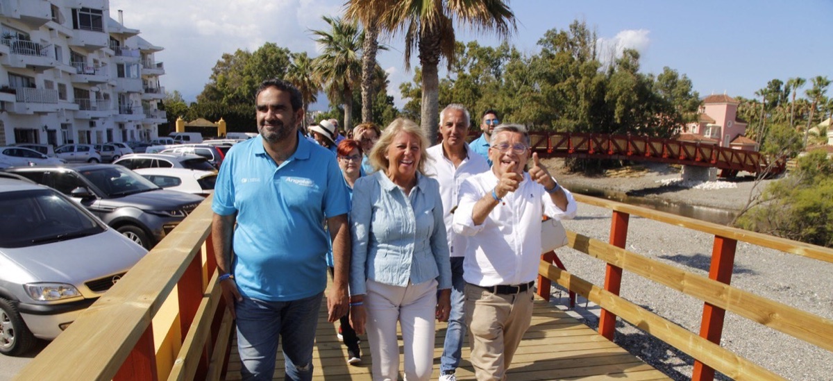 Ángeles Muñoz ratifica su compromiso con los vecinos de seguir reclamando al Gobierno de Sánchez la estabilización de las playas del municipio
